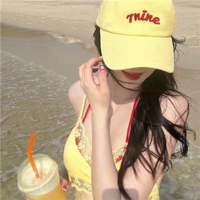 蒙娜丽莎与血月亮